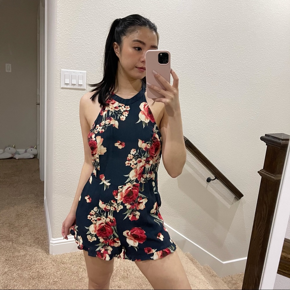 Sleeveless open back floral romper